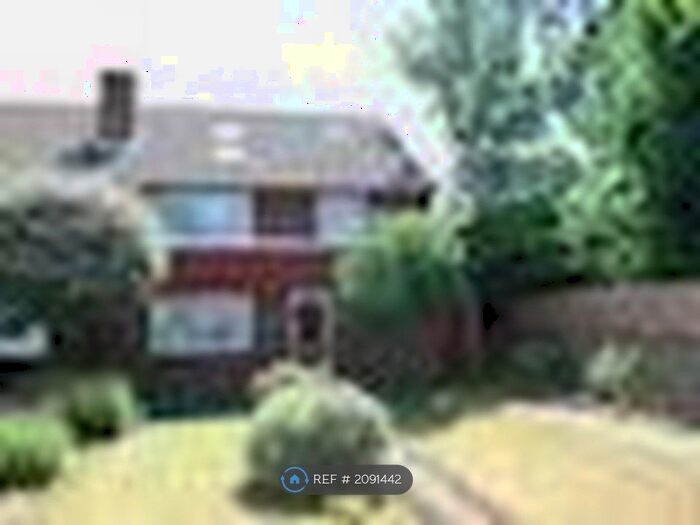 4 Bedroom Maisonette To Rent In Dunleary Close, Hounslow, TW4