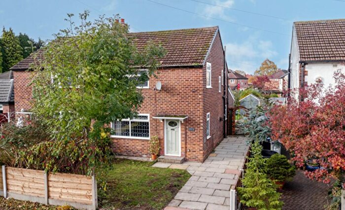 3 Bedroom Semi Detached House For Sale In Worthington Road, Sale, M33