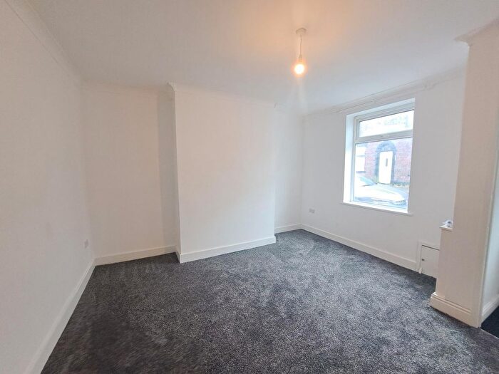 2 Bedroom End Of Terrace House To Rent In Turner Street, Oldham, OL4