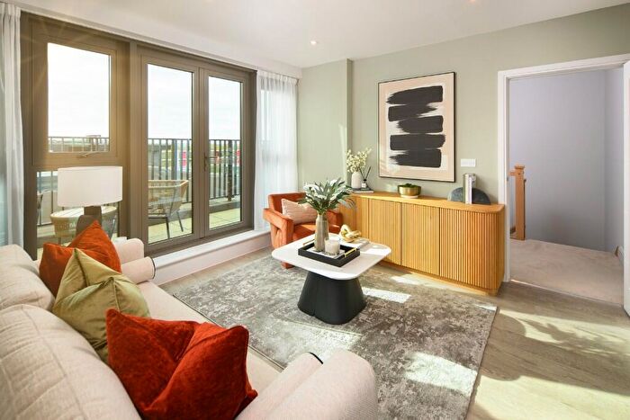 3 Bedroom Apartment For Sale In Stoke Gardens, Slough, SL1