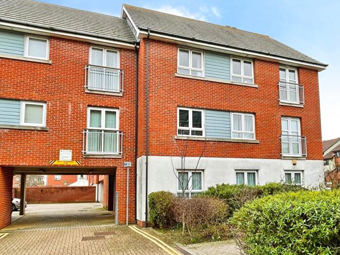 2 Bedroom Apartment For Sale In Newfoundland Drive, Poole, Dorset, BH15