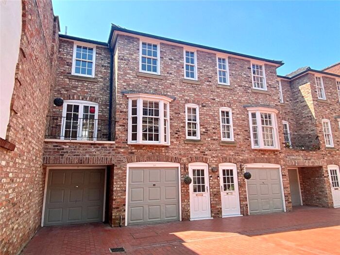 3 Bedroom Terraced House For Sale In Buckingham Court, Bishophill Senior, York, YO1