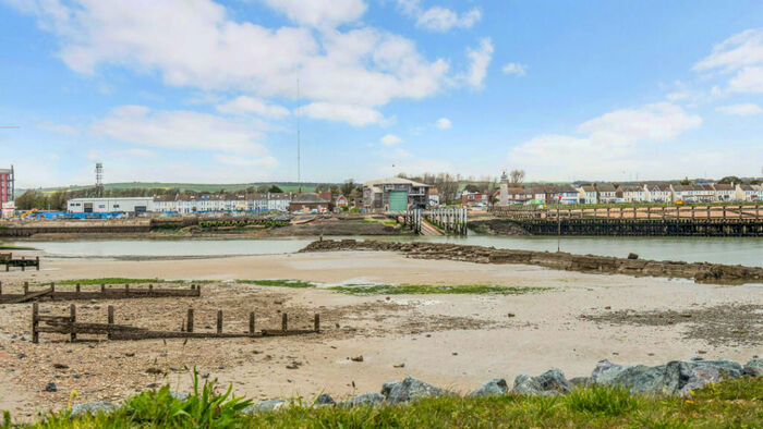 1 Bedroom Flat For Sale In Harriet Place, Shoreham-By-Sea, BN43