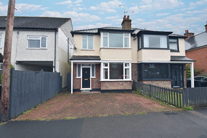 3 Bedroom Semi-Detached House To Rent In Lumley Road, Horley, Surrey, RH6