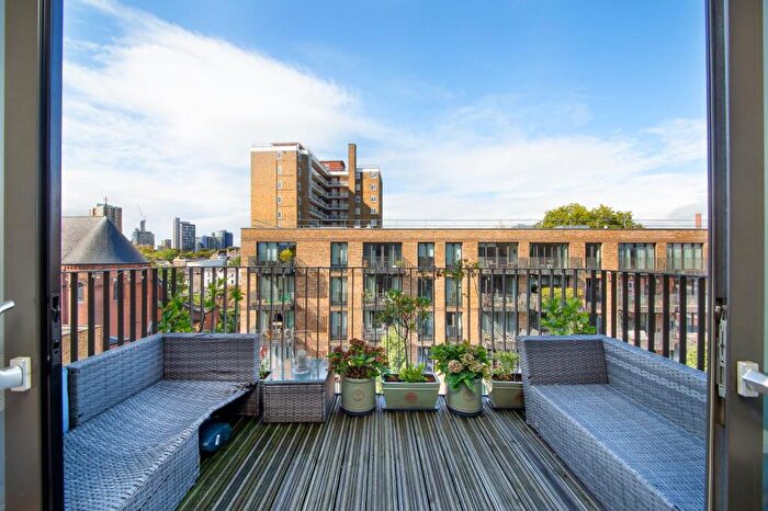 1 Bedroom Flat For Sale In Cobalt Place, Battersea Park, SW11