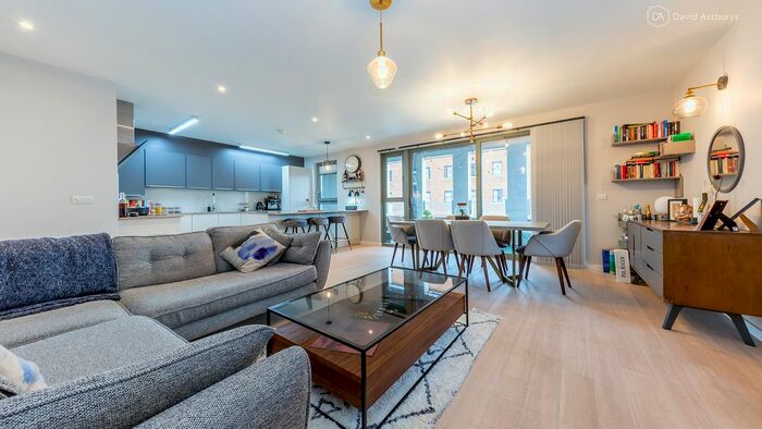 2 Bedroom Flat To Rent In Tottenham Lane, Crouch End, London, N8