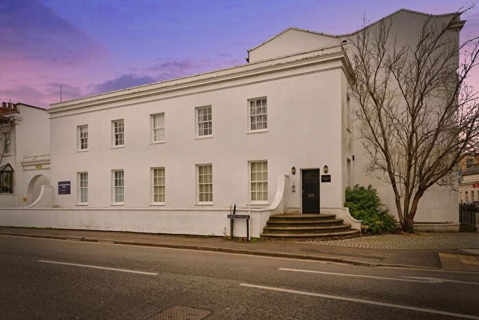 1 Bedroom Flat For Sale In Bath Road, Cheltenham, Gloucestershire, GL53