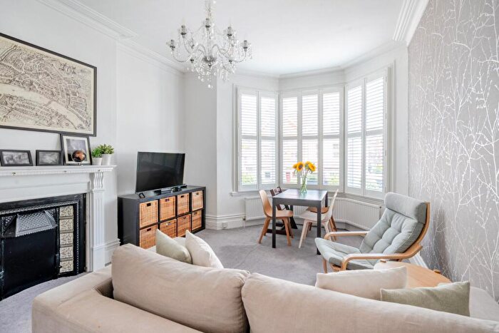 3 Bedroom Flat For Sale In Ferme Park Road, London, N8