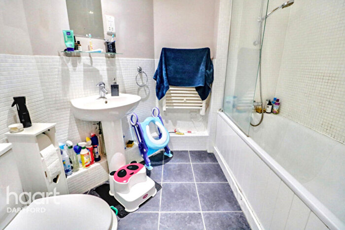 1 Bedroom Flat For Sale In Portland Place, Greenhithe, DA9