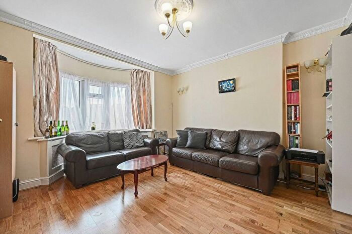 5 Bedroom Semi-detached House For Sale In Vyner Road, East Acton, London, W3