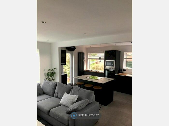 3 Bedroom Semi-Detached House To Rent In Moat Hill, Southampton, SO18