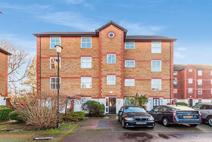 1 Bedroom Flat To Rent In Appleton Square, Mitcham, CR4