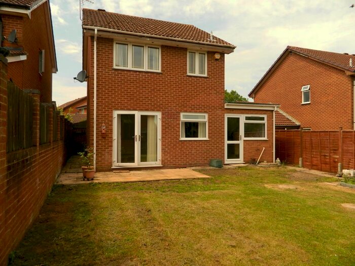 3 Bedroom Detached House To Rent In Kempshott, Basingstoke RG22