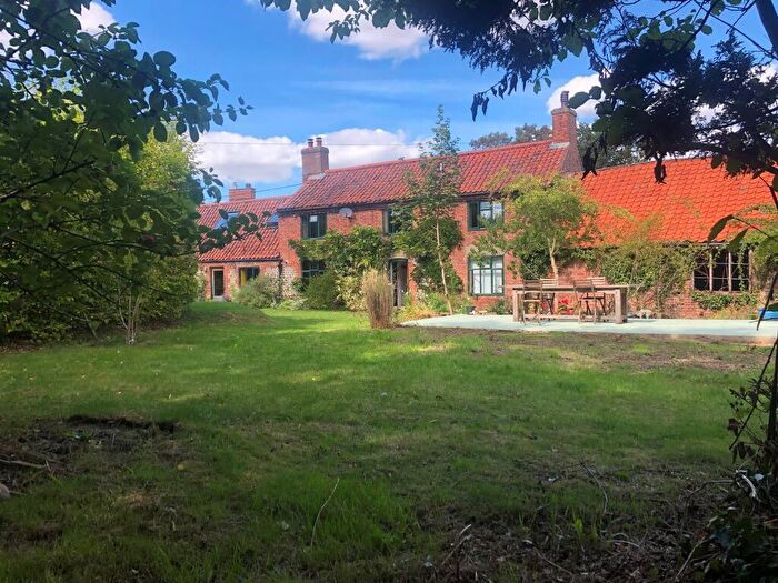 4 Bedroom Character Property For Sale In The Street, Calthorpe, Norwich, NR11