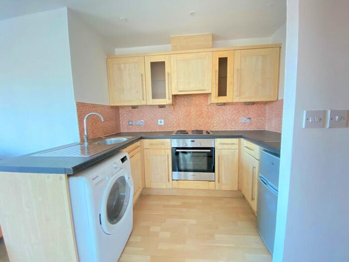 3 Bedroom Flat To Rent In Foster Street, Salford, M5