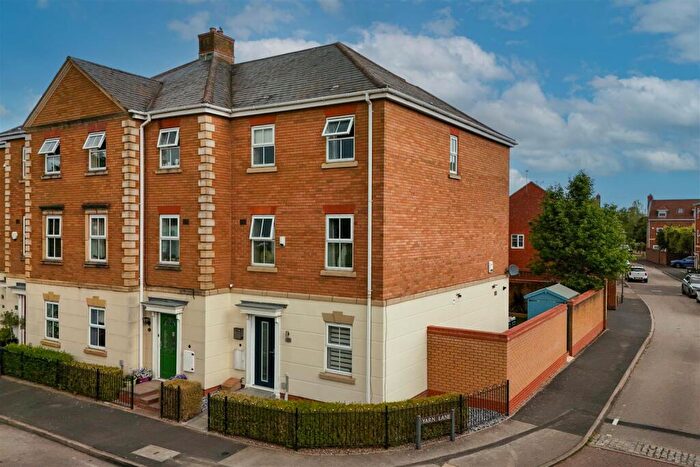 4 Bedroom End Of Terrace House For Sale In Boundary Lane, Dickens Heath, Solihull, B90