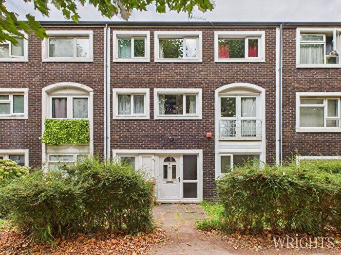 3 Bedroom Town House For Sale In Scholars Walk, Hatfield, AL10