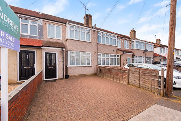 3 Bedroom Terraced House For Sale In Midhurst Gardens, Hillingdon, Middlesex, UB10