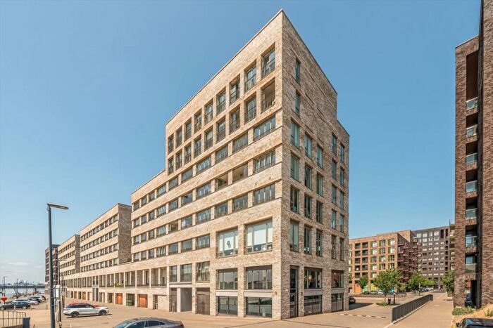 1 Bedroom Flat To Rent In Lock Side Way, Gallions Reach, E16