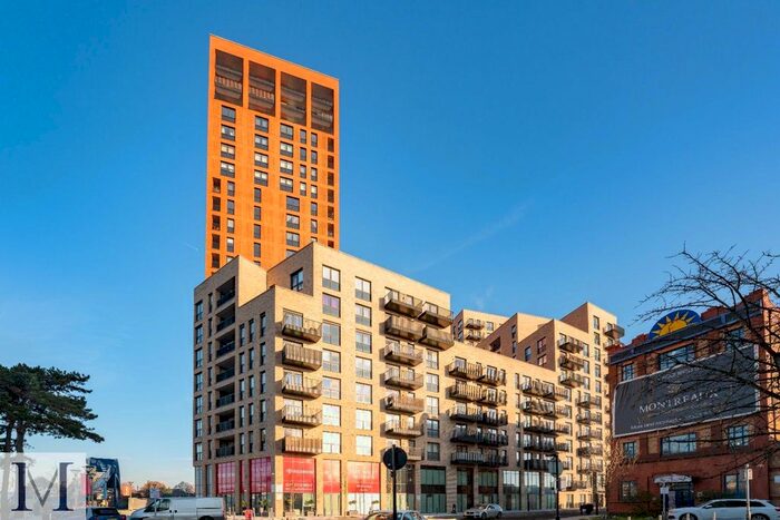 2 Bedroom Flat To Rent In Healum Avenue, Southall, UB2