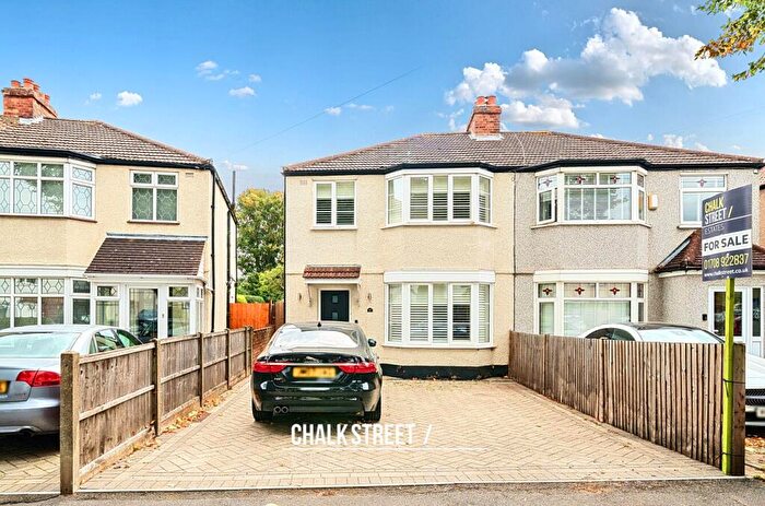 3 Bedroom Semi-Detached House For Sale In Suttons Avenue, Hornchurch, RM12