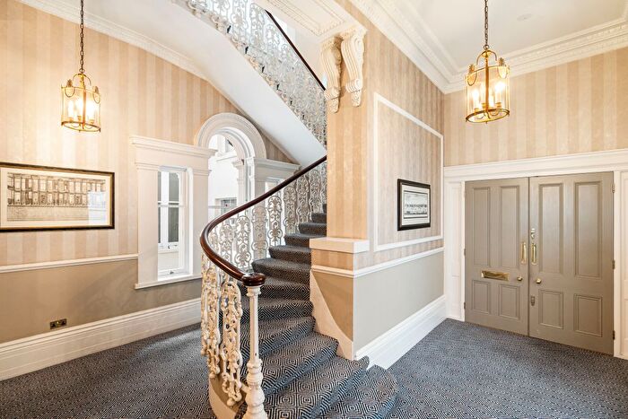 3 Bedroom Flat To Rent In Queen's Gate Terrace, London, SW7