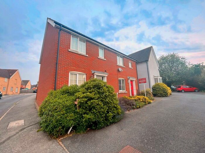 3 Bedroom Semi-Detached House To Rent In Shearwater Way, Stowmarket, IP14