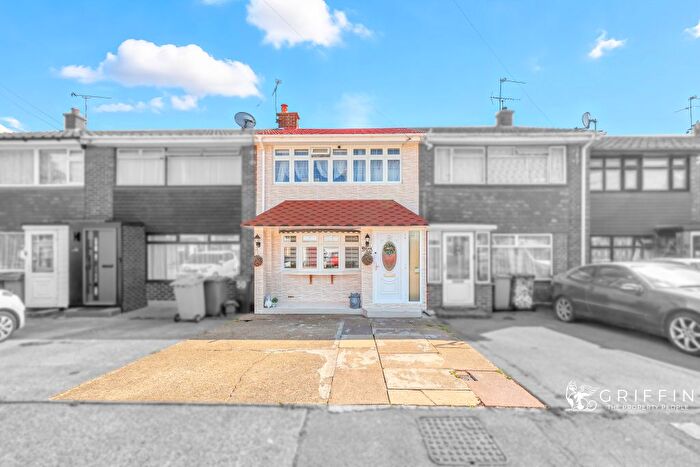 3 Bedroom Terraced House For Sale In Byron Gardens, Tilbury, Tilbury, RM18