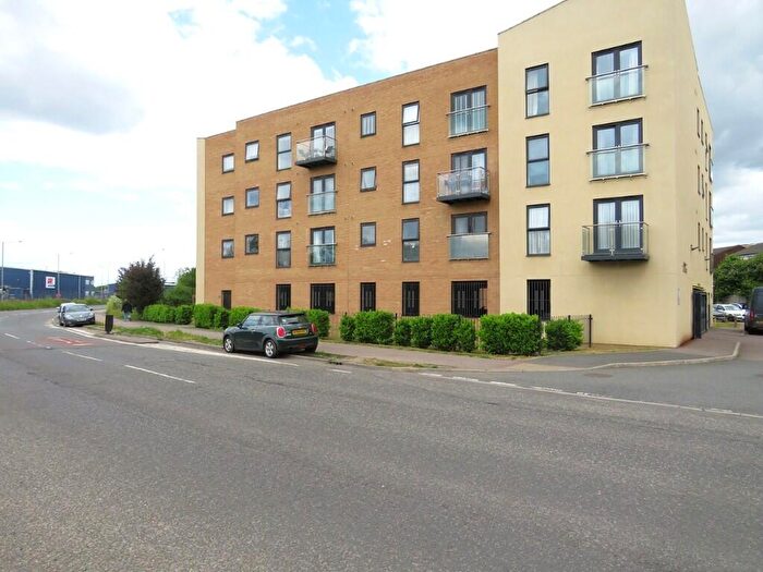 2 Bedroom Flat For Sale In Dock Road, Tilbury, Essex, RM18