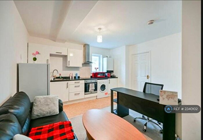 1 Bedroom Flat To Rent In Kingston Road, New Malden, KT3