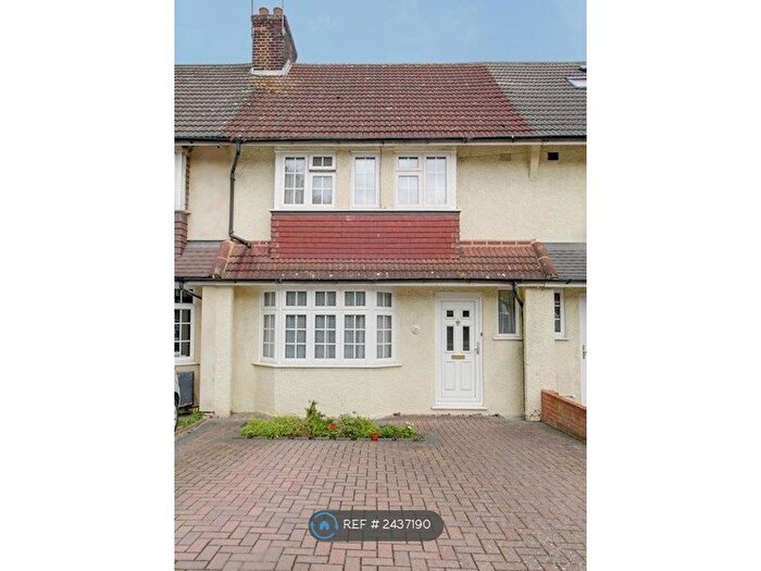 3 Bedroom Terraced House To Rent In Gubbins Lane, Romford, RM3