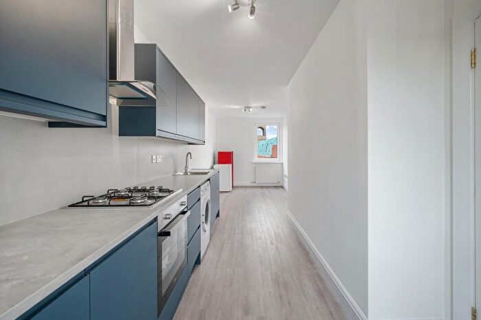 2 Bedroom Flat To Rent In Ridley Road, London, E8