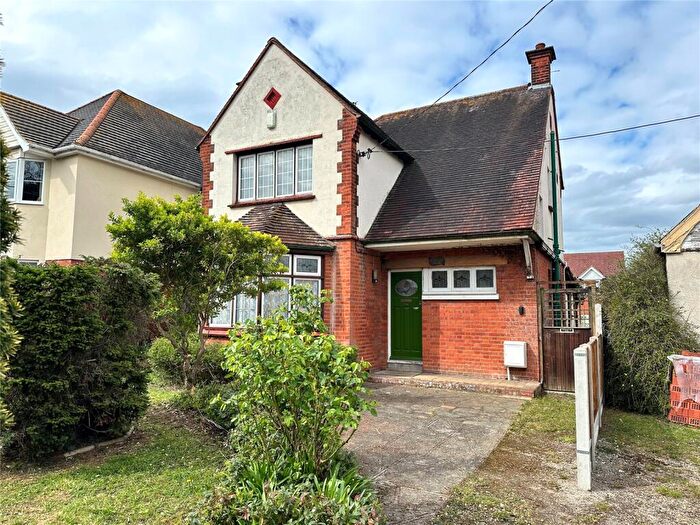 3 Bedroom Detached House For Sale In High Road North, Laindon, Basildon, Essex, SS15