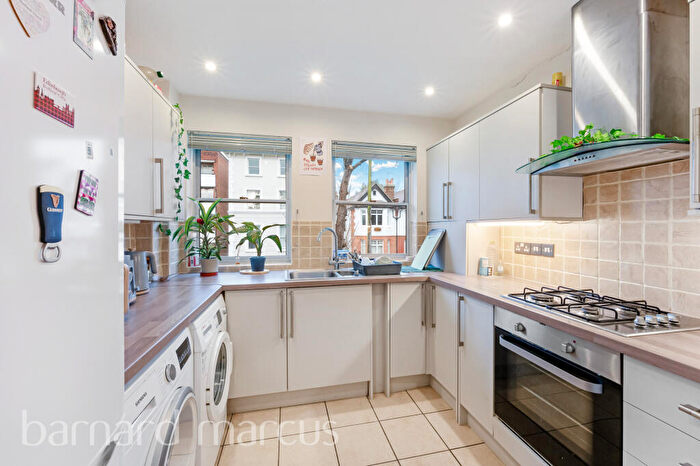 3 Bedroom Apartment To Rent In Grove Road, Surbiton, KT6