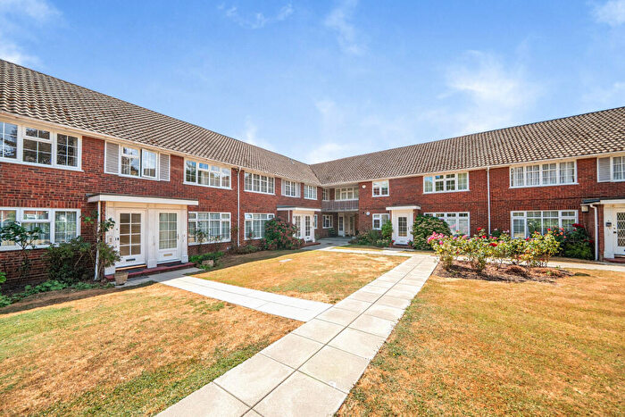 2 Bedroom Maisonette To Rent In Laburnum Court, Stanmore, HA7