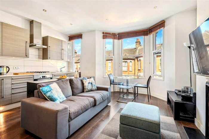 4 Bedroom Flat To Rent In Brayburne Avenue, London, SW4