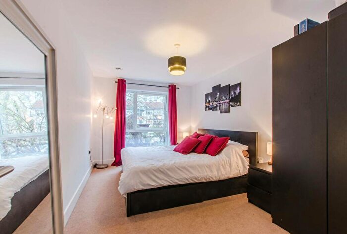 2 Bedroom Flat To Rent In Tiller Road, Canary Wharf, London, E14