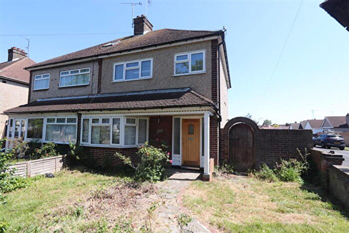 3 Bedroom Semi-Detached House To Rent In Bournemouth Park Road, Southend-On-Sea, SS2