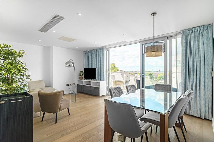 2 Bedroom Flat To Rent In Keswick Road, Putney, London, SW15