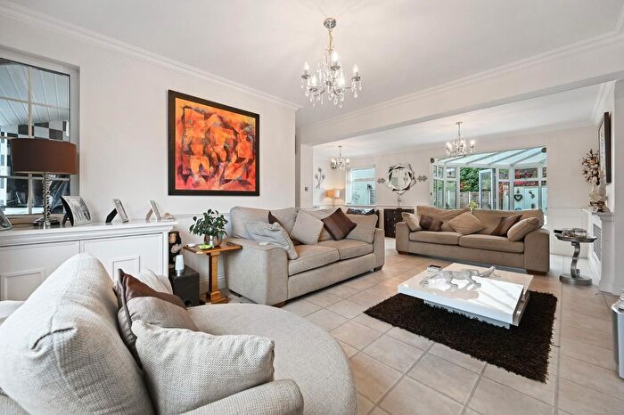 4 Bedroom Semi-detached House For Sale In Noel Road, Acton, W3