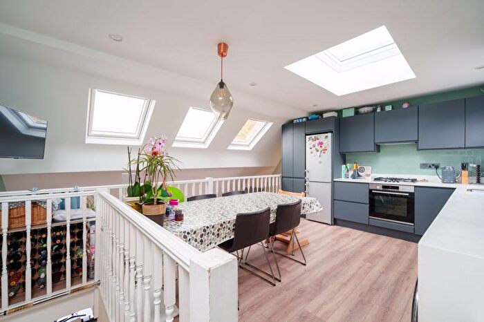 4 Bedroom Maisonette For Sale In Valetta Road, London, W3