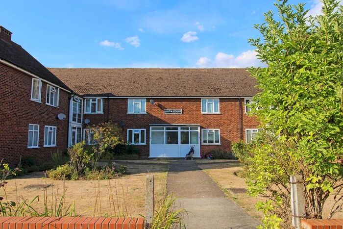 2 Bedroom Flat To Rent In Clayton Road, Chessington, KT9