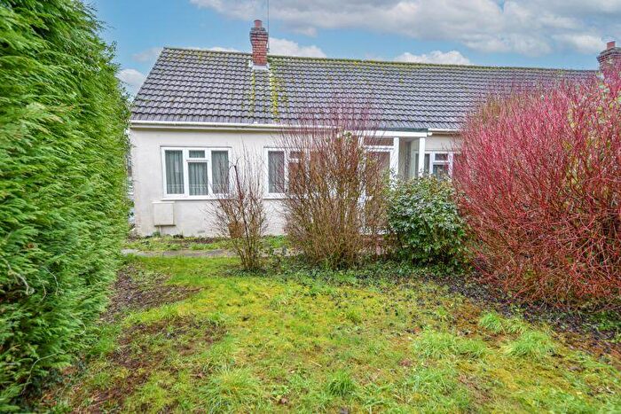 2 Bedroom Semi-Detached Bungalow For Sale In London Road, Horndean, PO8