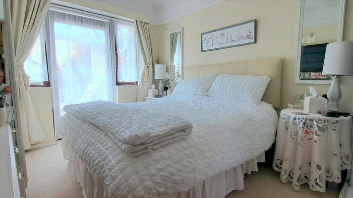 2 Bedroom Bungalow For Sale In Osborne Road, New Milton, BH25