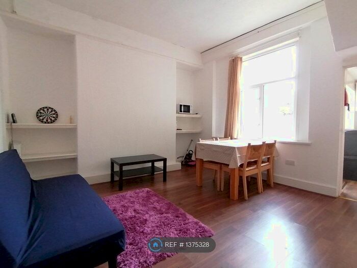 3 Bedroom Terraced House To Rent In Oxford Street, Swansea, SA1