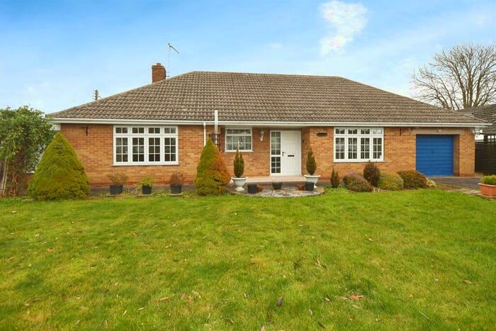 2 Bedroom Detached Bungalow For Sale In South Heath Lane, Fulbeck, Grantham, NG32