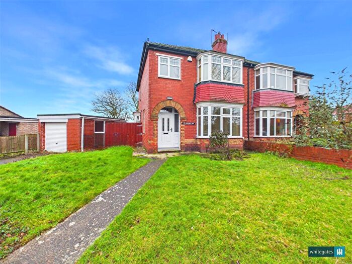 3 Bedroom Semi Detached House For Sale In Chestnut Avenue, Doncaster, South Yorkshire, DN2