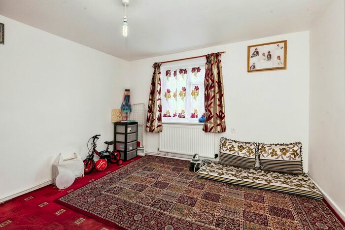 2 Bedroom Flat To Rent In Convent Way, Southall, UB2