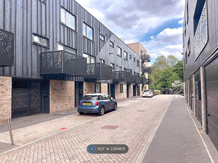 2 Bedroom Flat To Rent In Hartree Lane, Trumpington, Cambridge, CB2