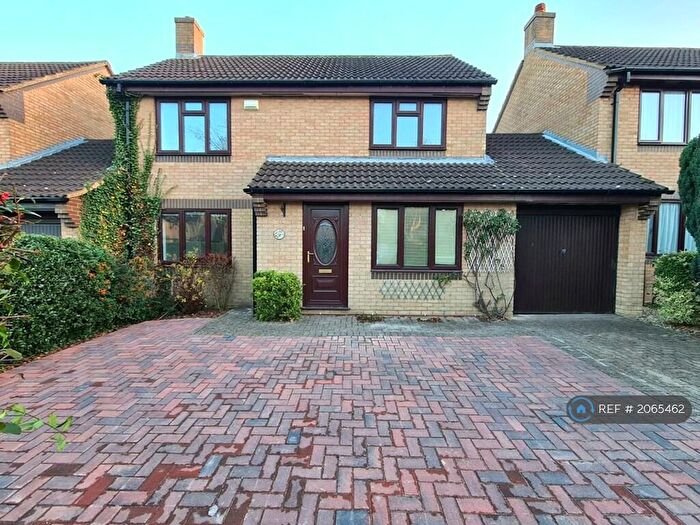 3 Bedroom Detached House To Rent In Ibstone Avenue, Bradwell Common, Milton Keynes, MK13